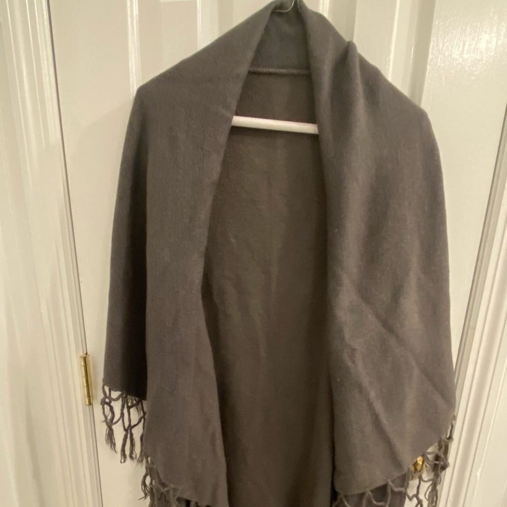Women’s shawl with arm holes and fringe
